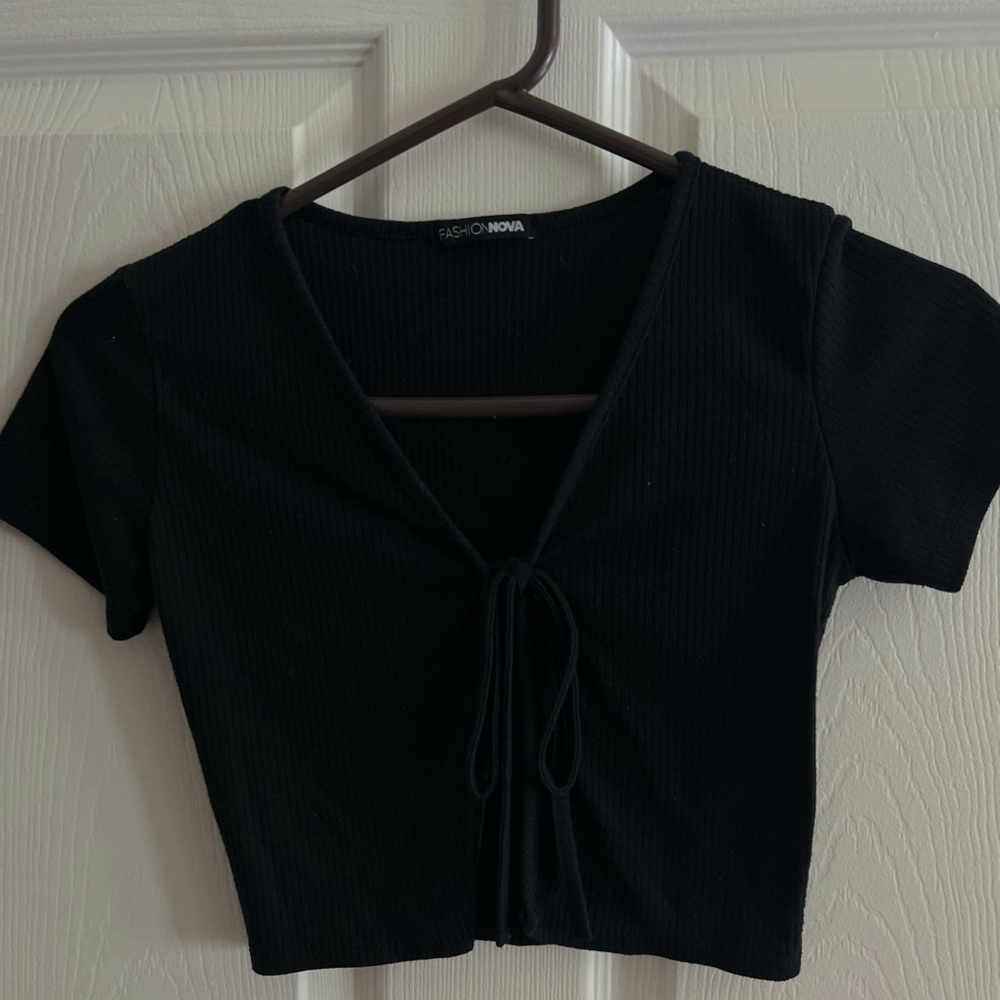 Fashion nova black cropped shirt